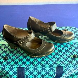 I LOVE COMFORT women’s shoes size 9